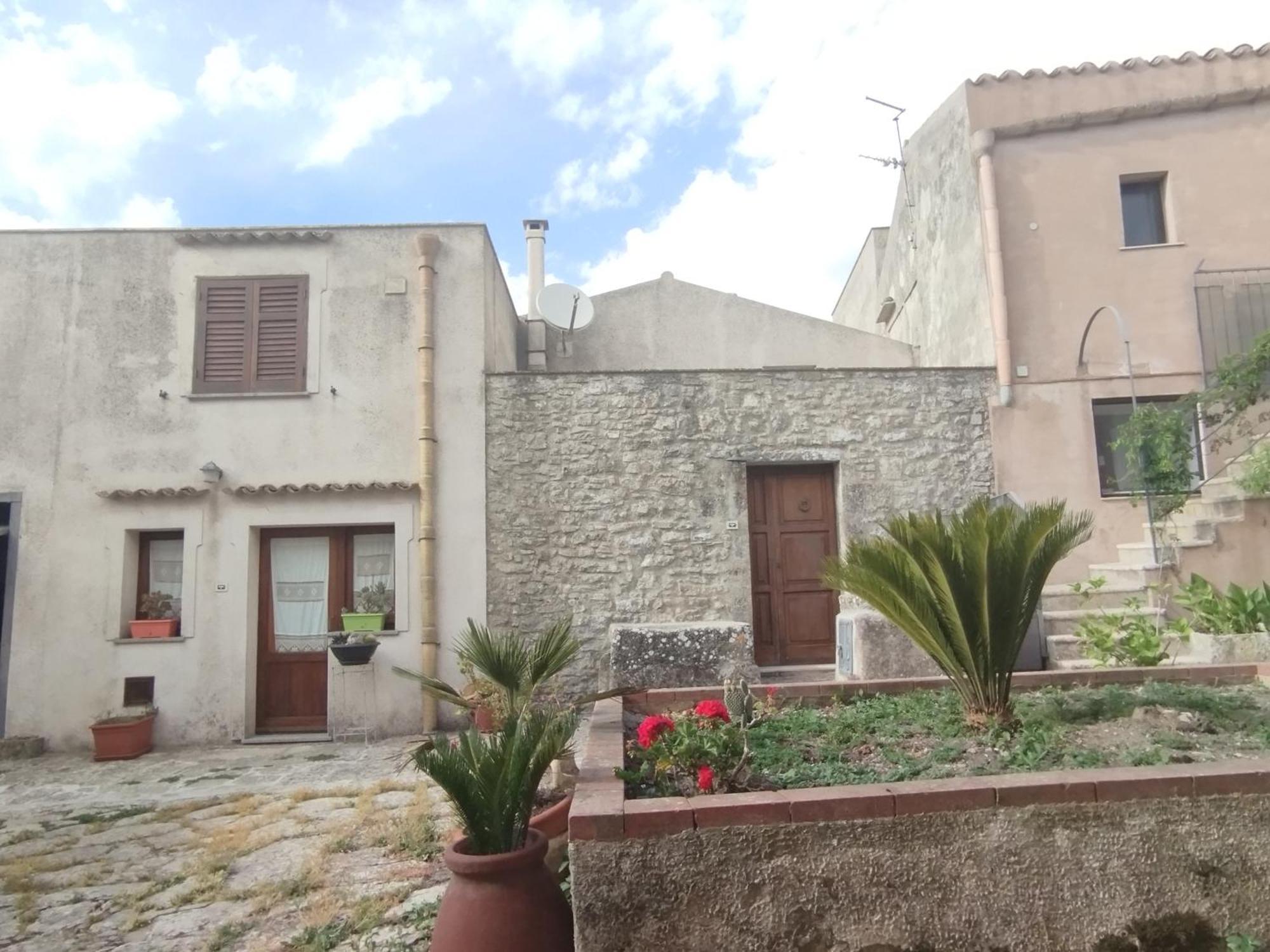 Cortile Di Erice Appartamenti Екстериор снимка